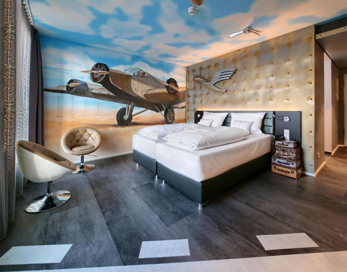 V8 Hotel Motorworld Region Stuttgart Boeblingen Exterior photo