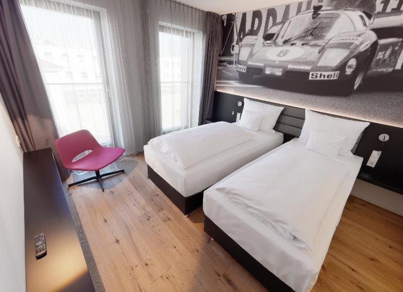 V8 Hotel Motorworld Region Stuttgart Boeblingen Room photo