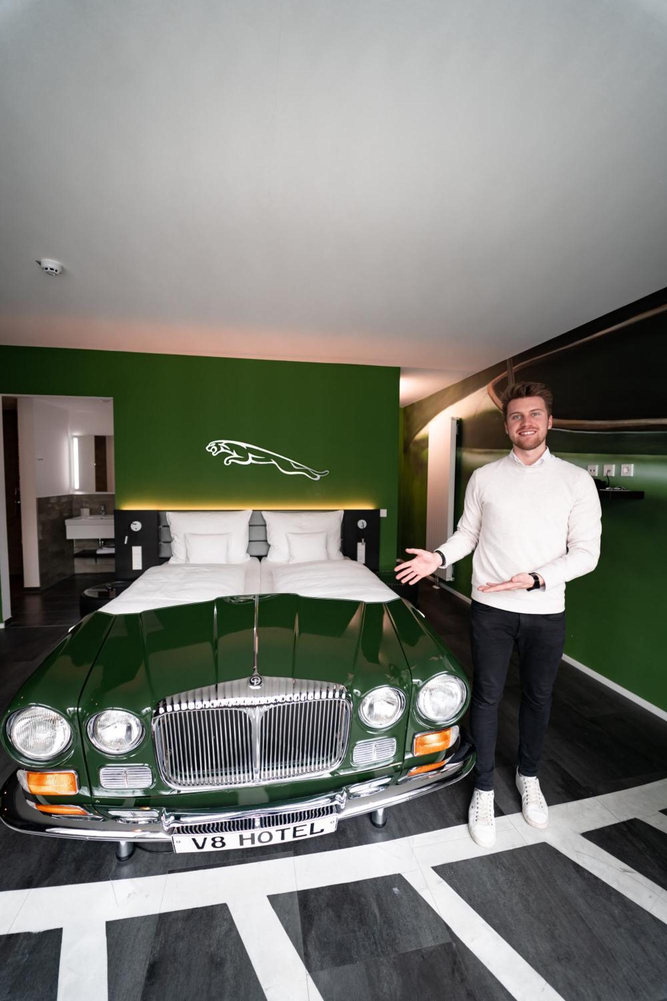 V8 Hotel Motorworld Region Stuttgart Boeblingen Exterior photo