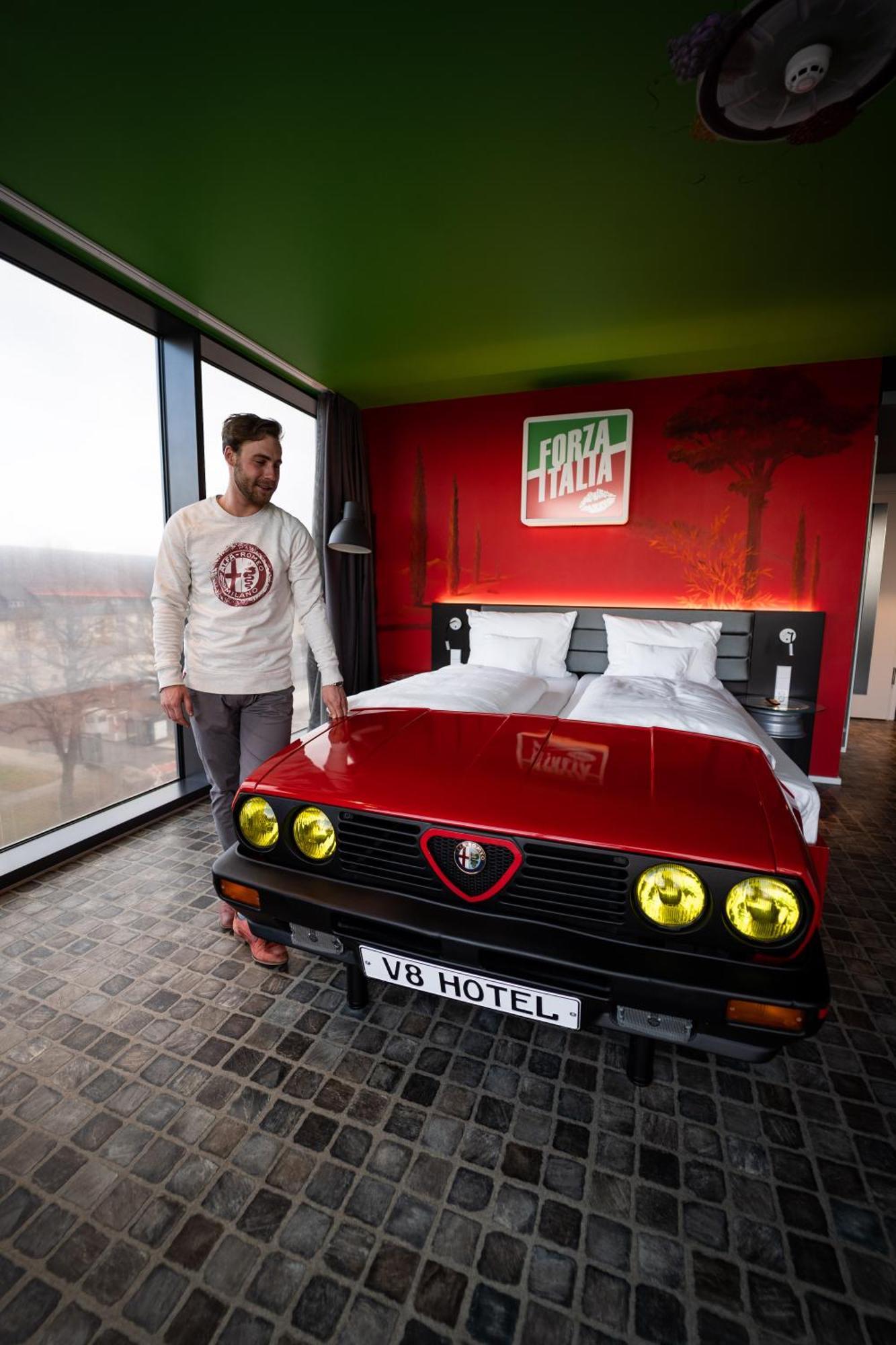 V8 Hotel Motorworld Region Stuttgart Boeblingen Exterior photo