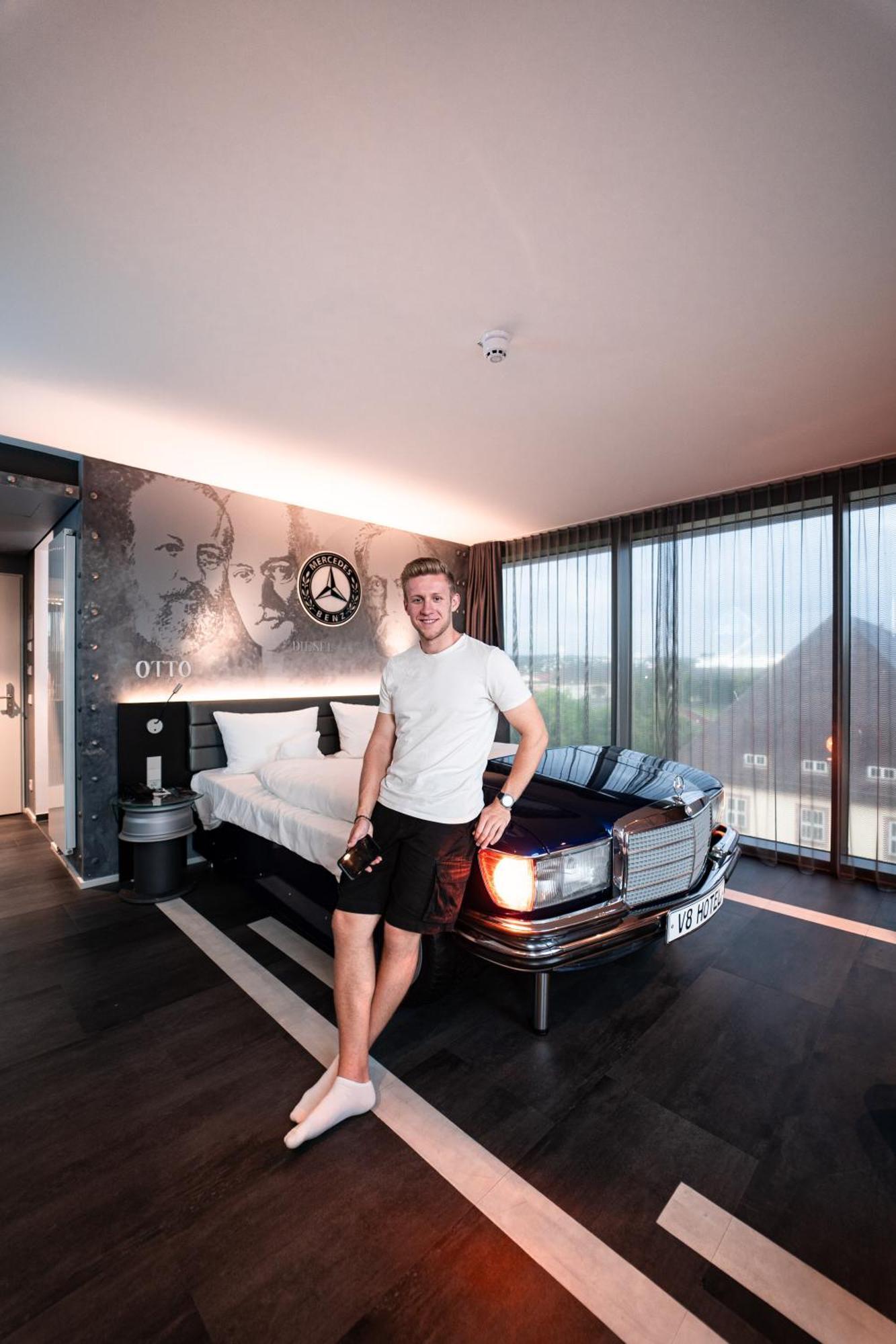 V8 Hotel Motorworld Region Stuttgart Boeblingen Exterior photo