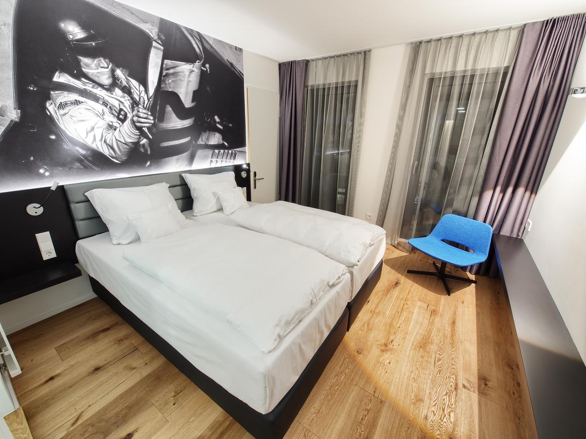 V8 Hotel Motorworld Region Stuttgart Boeblingen Exterior photo