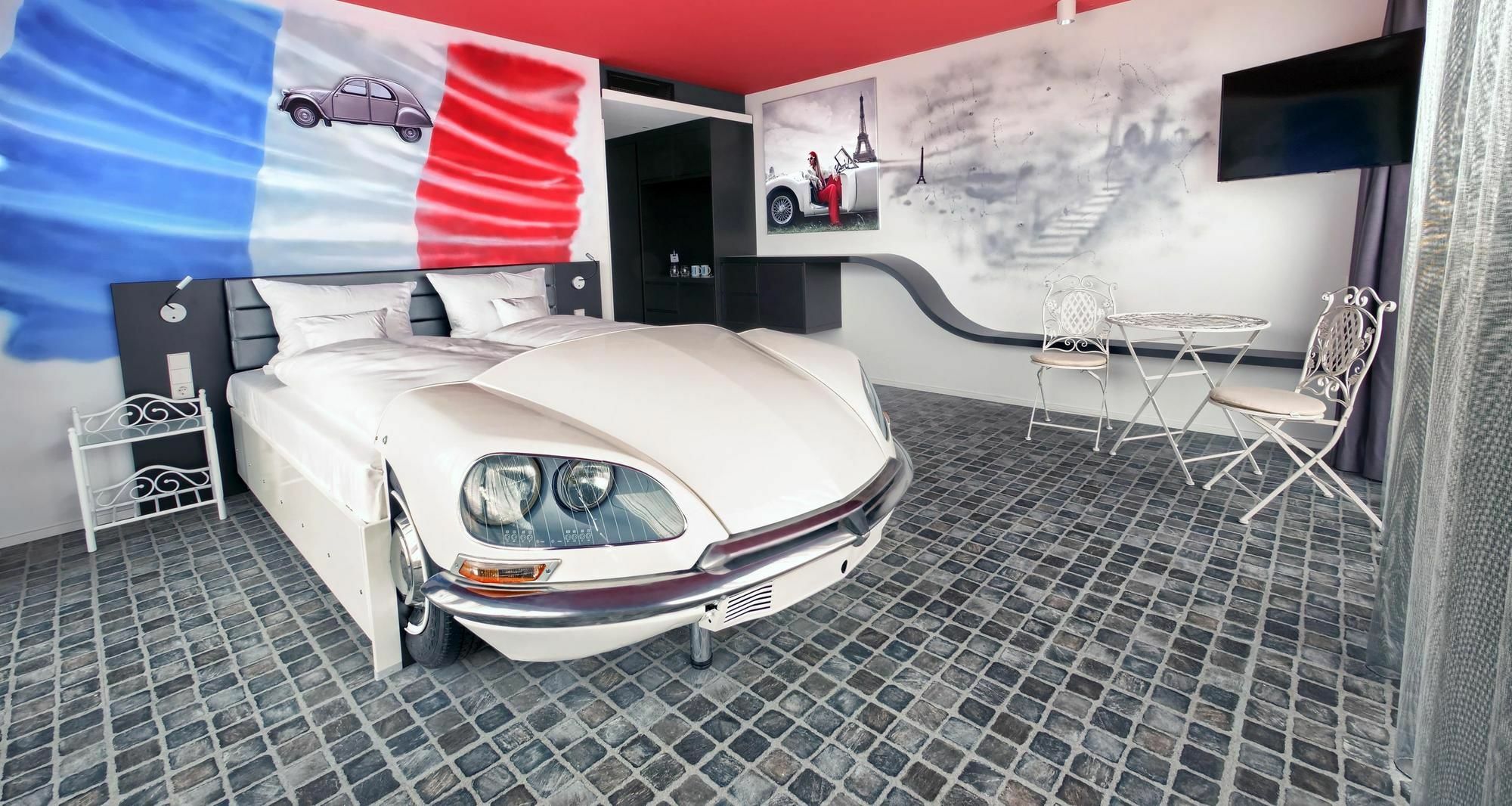 V8 Hotel Motorworld Region Stuttgart Boeblingen Exterior photo