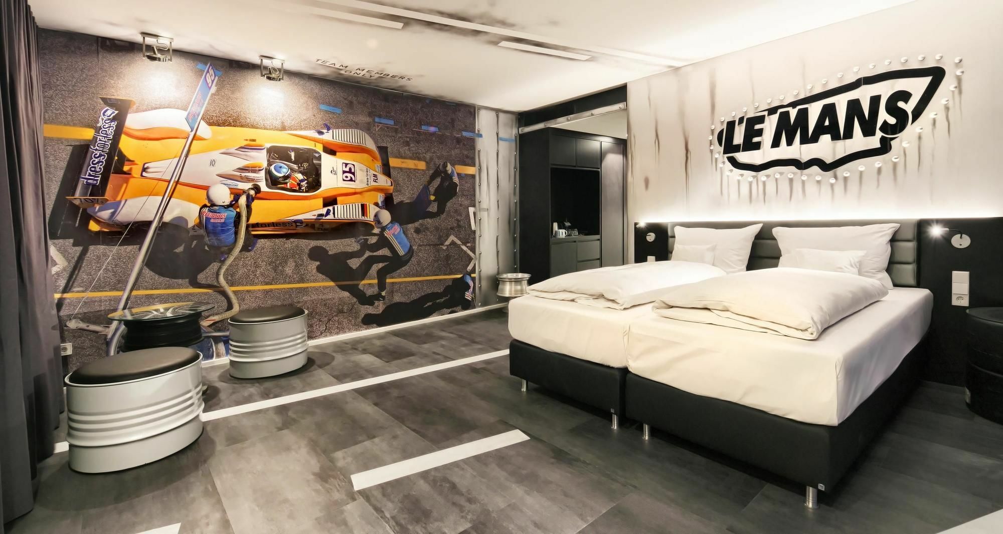 V8 Hotel Motorworld Region Stuttgart Boeblingen Exterior photo